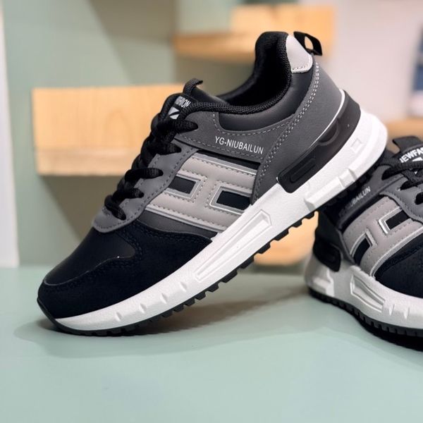 کتونی بچگانه طرح H چرمی از Trip کد 4071003