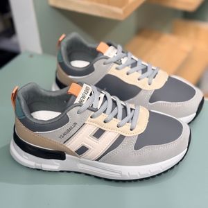 خرید اینترنتی قیمت کتونی بچگانه طرح H چرمی از Trip کد 4071003