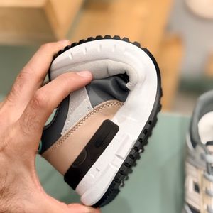 خرید اینترنتی قیمت کتونی بچگانه طرح H چرمی از Trip کد 4071003