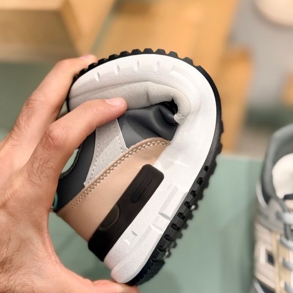 کتونی بچگانه طرح H چرمی از Trip کد 4071003