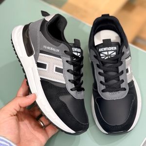 خرید اینترنتی قیمت کتونی بچگانه طرح H چرمی از Trip کد 4071003