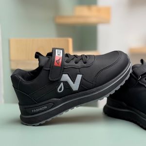 خرید اینترنتی قیمت کتونی بچگونه طرح N چسبی از MBA کد 4062001