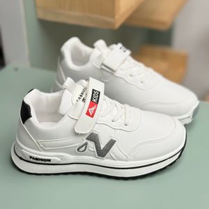 خرید اینترنتی قیمت کتونی بچگونه طرح N چسبی از MBA کد 4062001