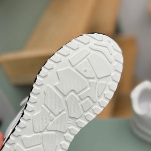 خرید اینترنتی قیمت کتونی بچگونه طرح N چسبی از MBA کد 4062001