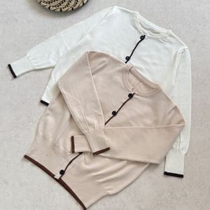 فروش اینترنتی بافت درجه یک وارداتی جلو دکمه