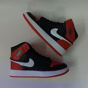 خرید انلاین کتونی مردانه جردن وان ساقدار قرمز مشکی کیفیت بالا