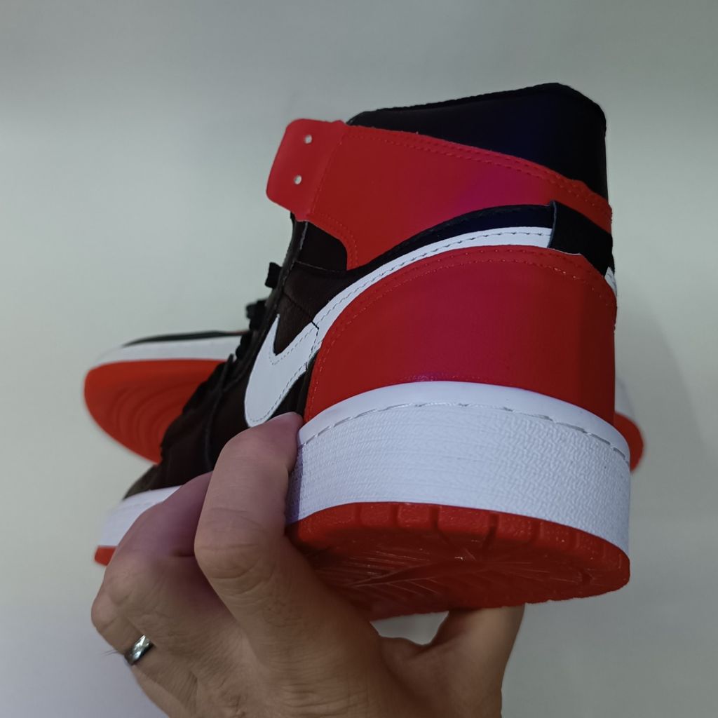 خرید انلاین کتونی مردانه جردن وان ساقدار قرمز مشکی کیفیت بالا