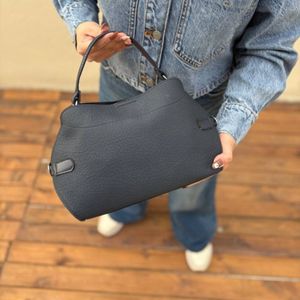 مشخصات کیف اسپرت زنانه و دخترانه مدل شانگ پروانه