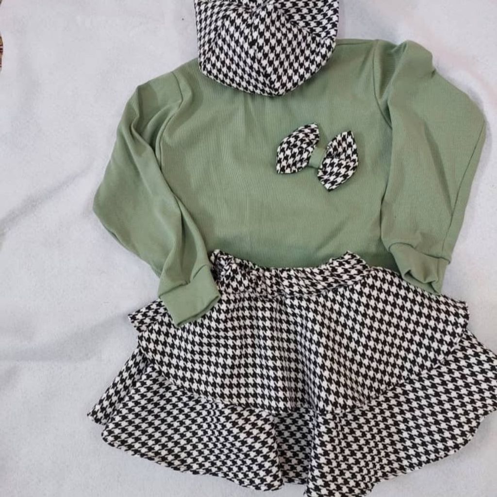 فروش اینترنتی ست سه تیکه لباس یلدایی بچگانه رنگ سبز