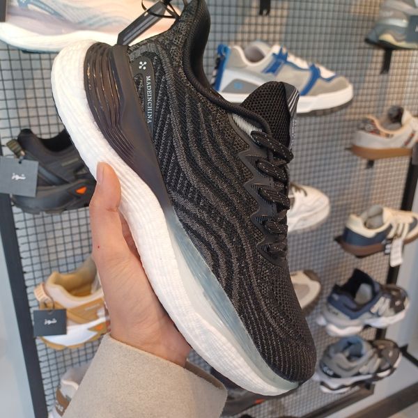 کتونی زنانه مدل رانینگ ZRB رنگ مشکی