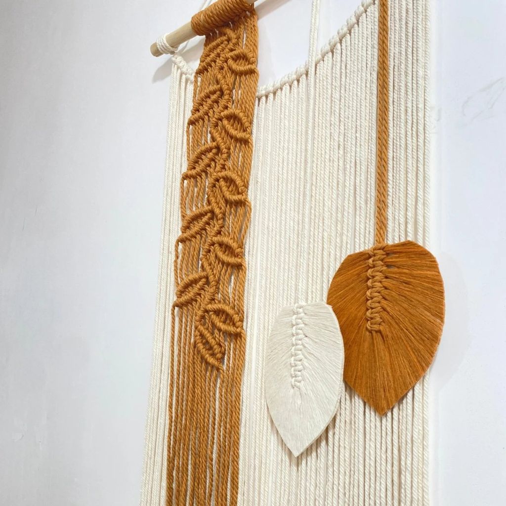 مشخصات آویز مکرومه جوانه طرح چمن