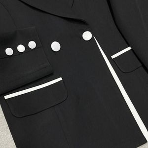 مشخصات کت شلوار ملکا