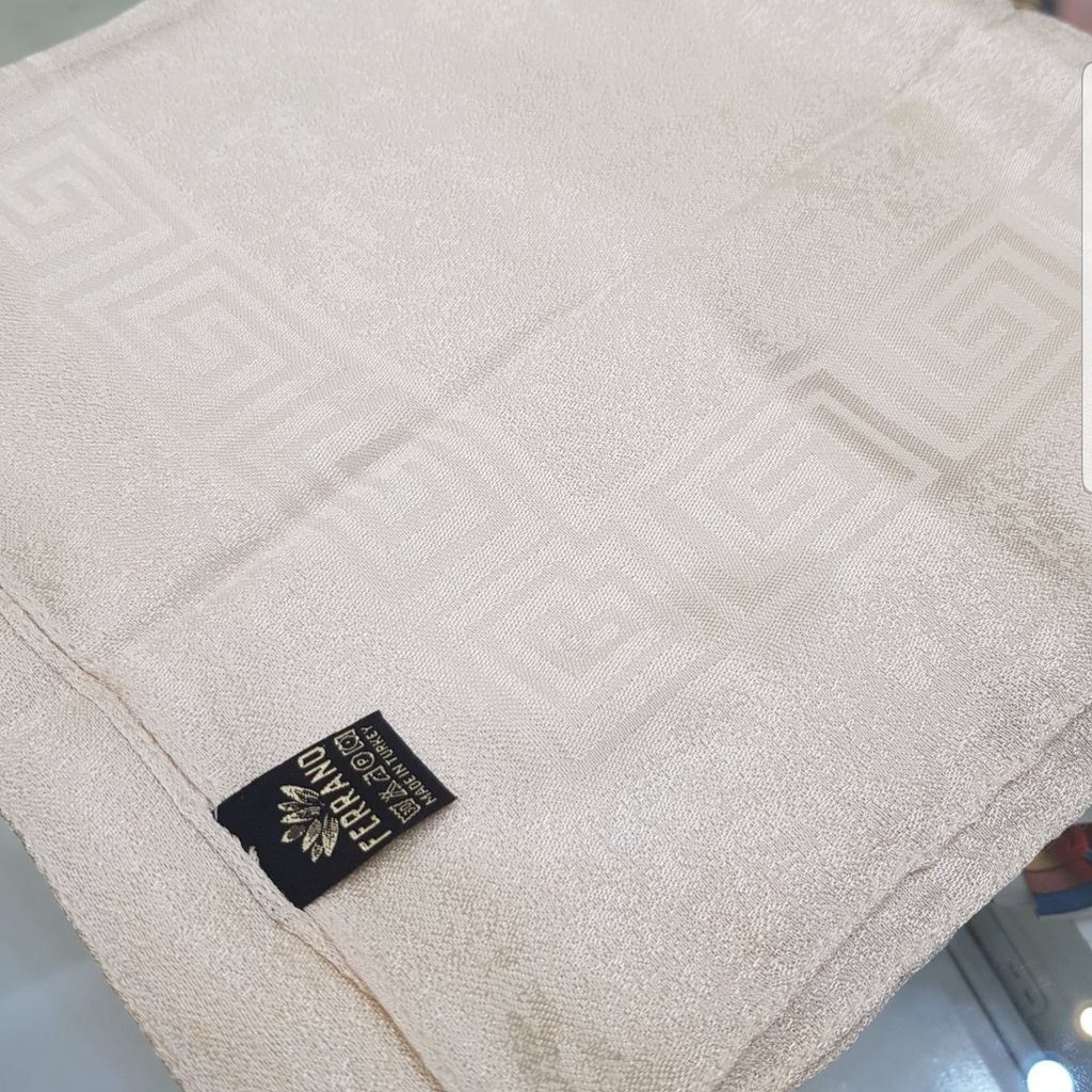 فروش اینترنتی روسری  مشکی پتینه ترک وارداتی  طرح ابروبادی مجلسی 