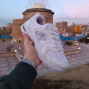 مشخصات کتونی مردانه نیوبالانس 530 سفید کیفیت بالا