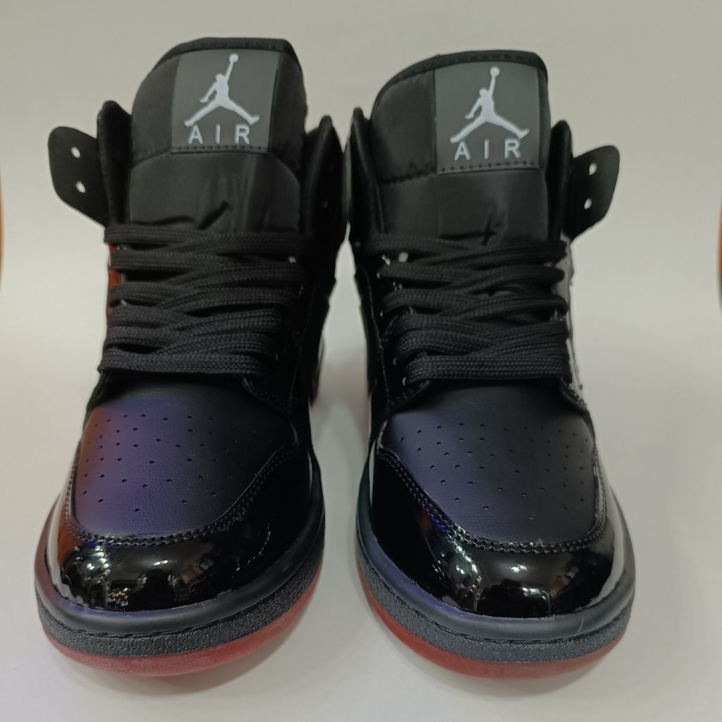 خرید انلاین کتونی مردانه جردن 1 ورنی ساقدار مشکی کیفیت بالا