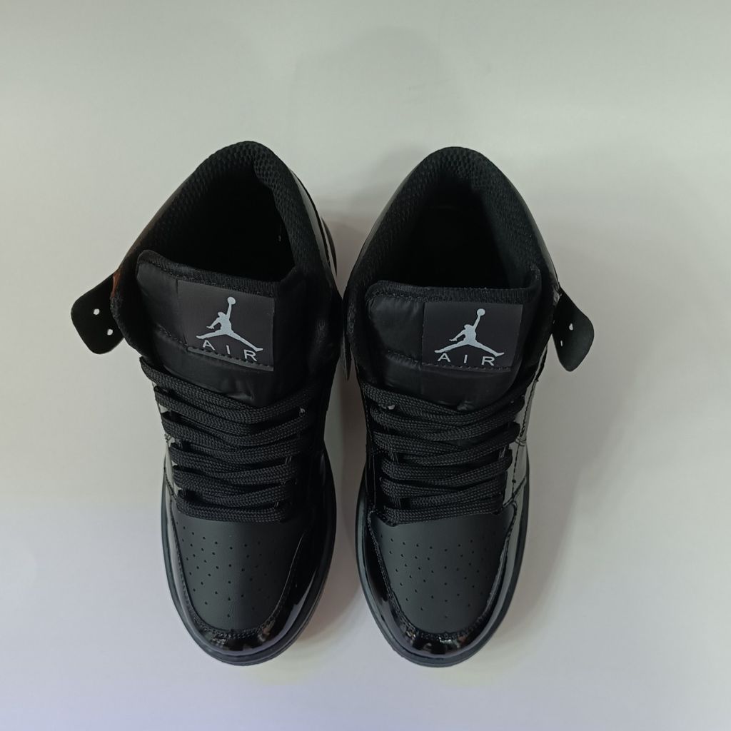 قیمت کتونی مردانه جردن 1 ورنی ساقدار مشکی کیفیت بالا