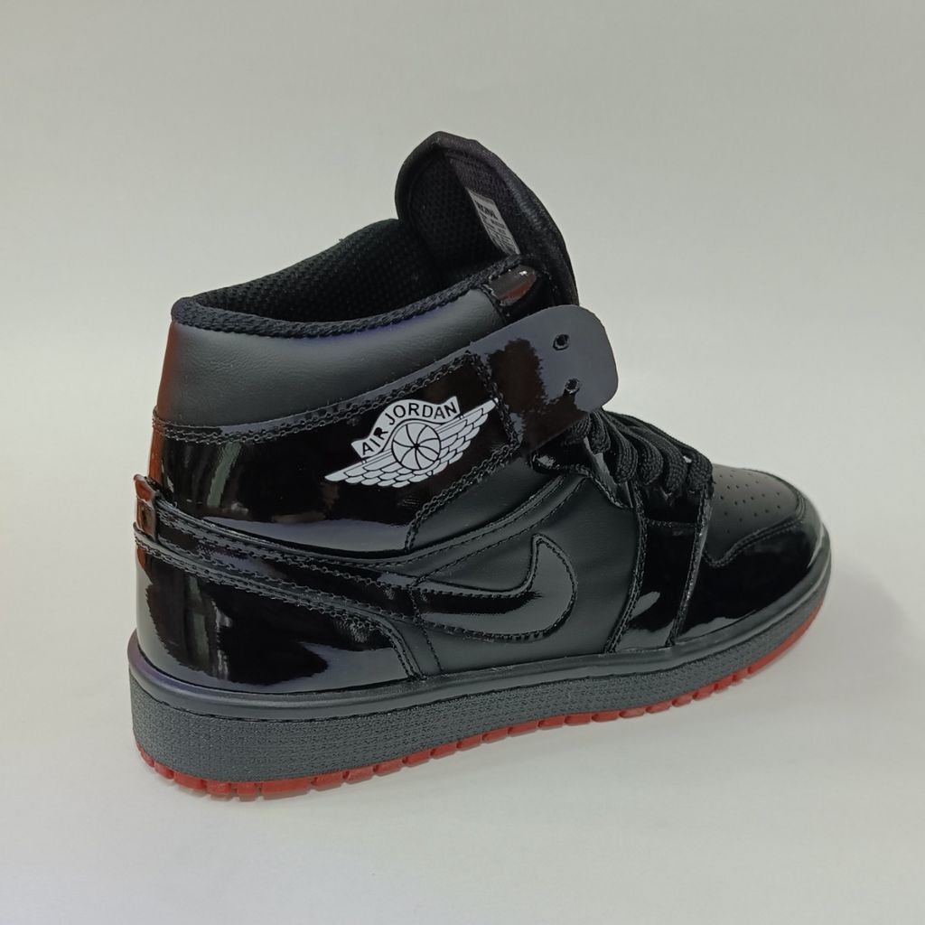 خرید آنلاین کتونی مردانه جردن 1 ورنی ساقدار مشکی کیفیت بالا