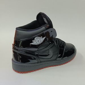 خرید آنلاین کتونی مردانه جردن 1 ورنی ساقدار مشکی کیفیت بالا