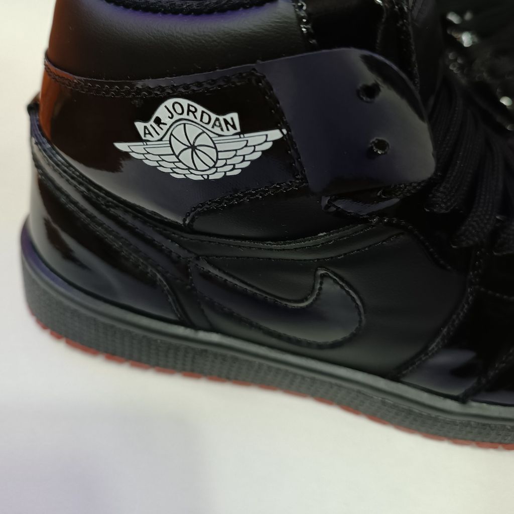 خرید آنلاین کتونی مردانه جردن 1 ورنی ساقدار مشکی کیفیت بالا