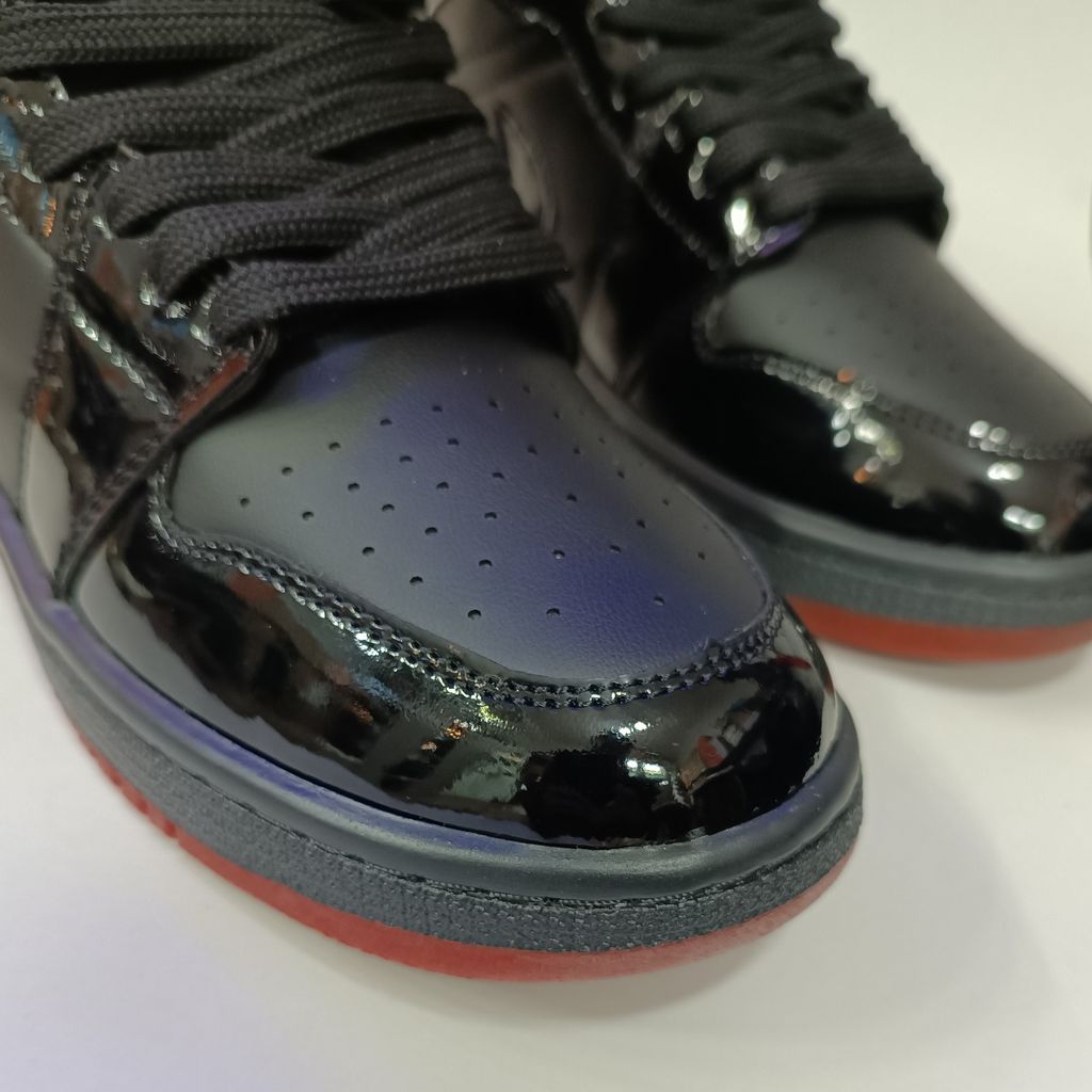 مشخصات کتونی مردانه جردن 1 ورنی ساقدار مشکی کیفیت بالا