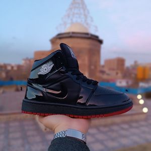 کتونی مردانه جردن 1 ورنی ساقدار مشکی کیفیت بالا