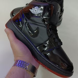 قیمت کتونی مردانه جردن 1 ورنی ساقدار مشکی کیفیت بالا