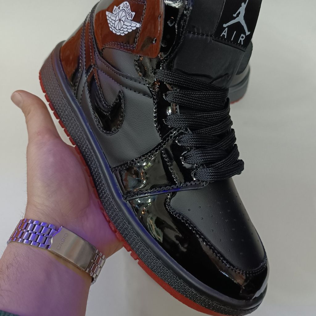 خرید انلاین کتونی مردانه جردن 1 ورنی ساقدار مشکی کیفیت بالا