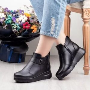 کفش نیم بوت زنانه چرم مدل گلناز