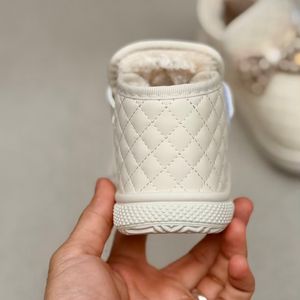 خرید اینترنتی قیمت بوت بچگانه شنل دوزی طرح پاپیون از توباکو کد 4092504