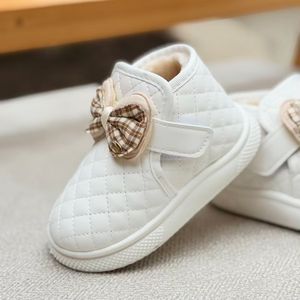 خرید اینترنتی قیمت بوت بچگانه شنل دوزی طرح پاپیون از توباکو کد 4092504