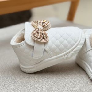 خرید اینترنتی قیمت بوت بچگانه شنل دوزی طرح پاپیون از توباکو کد 4092504