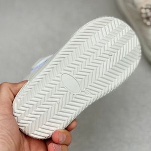 خرید اینترنتی قیمت بوت بچگانه شنل دوزی طرح پاپیون از توباکو کد 4092504