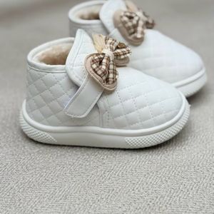 خرید اینترنتی قیمت بوت بچگانه شنل دوزی طرح پاپیون از توباکو کد 4092504