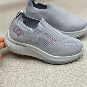 خرید اینترنتی قیمت کتونی بچگانه جورابی طرح اسکیچرز کد 4092301