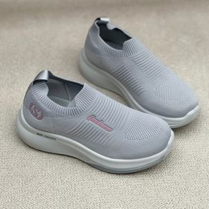 خرید اینترنتی قیمت کتونی بچگانه جورابی طرح اسکیچرز کد 4092301