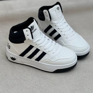 خرید اینترنتی قیمت کتونی بچگانه نیمساق طرح سه خط آدیداس از کاشوز کد 4092503