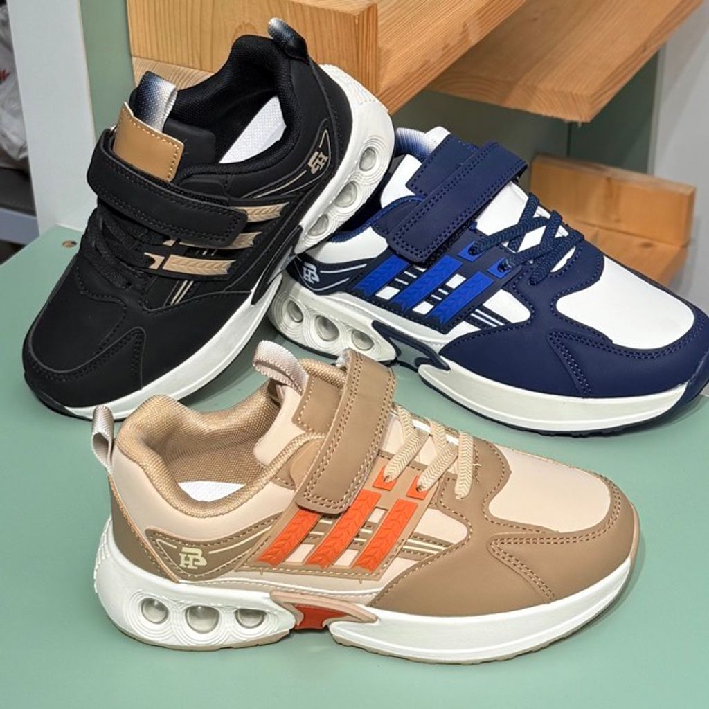 خرید اینترنتی قیمت کتونی بچگونه  چرمی طرح سه خط از Trip کد 4061204