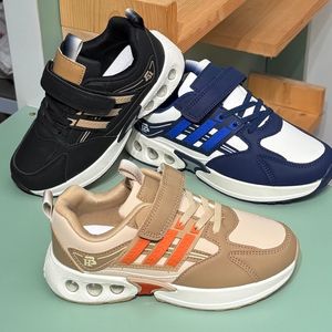 کتونی بچگونه  چرمی طرح سه خط از Trip کد 4061204