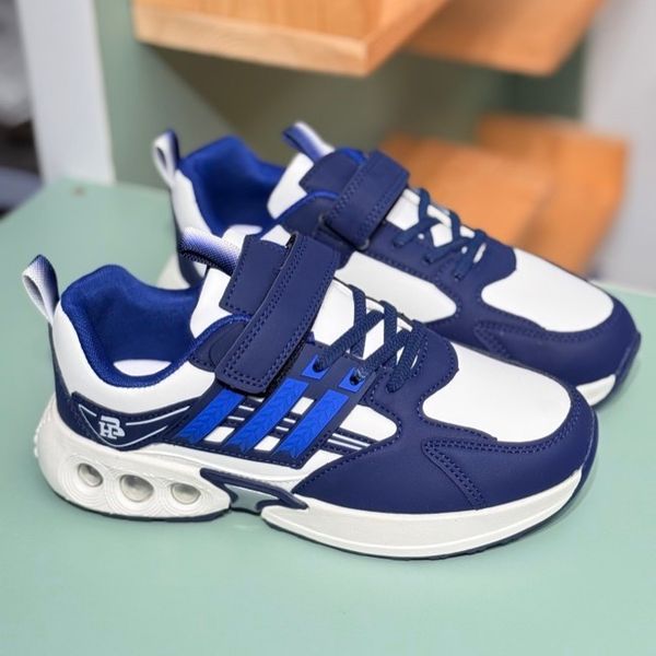 کتونی بچگونه  چرمی طرح سه خط از Trip کد 4061204