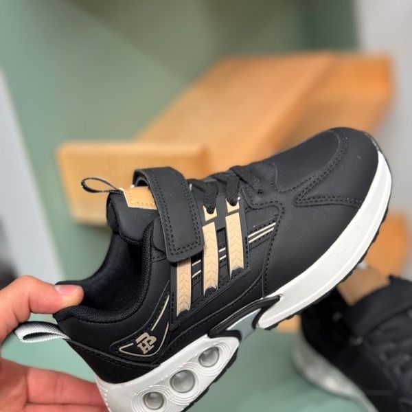 کتونی بچگونه  چرمی طرح سه خط از Trip کد 4061204