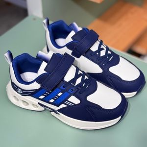 خرید اینترنتی قیمت کتونی بچگونه  چرمی طرح سه خط از Trip کد 4061204