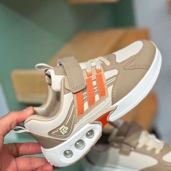 کتونی بچگونه  چرمی طرح سه خط از Trip کد 4061204