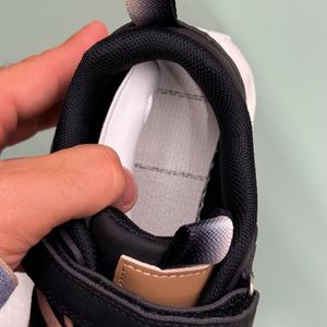 خرید اینترنتی قیمت کتونی بچگونه  چرمی طرح سه خط از Trip کد 4061204