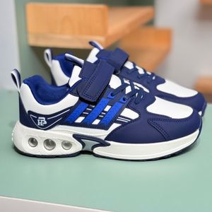 خرید اینترنتی قیمت کتونی بچگونه  چرمی طرح سه خط از Trip کد 4061204