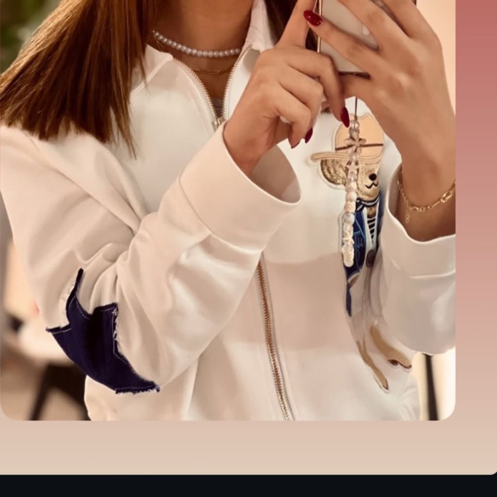 مشخصات کت جین سفید با یک گلدوزی کابوی مناسب