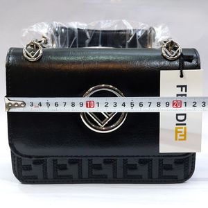 مشخصات کیف زنانه رودوشی طرح فندی با کیفیت بالا Fendi