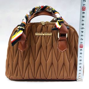 خرید آنلاین کیف زنانه رودوشی با کیفیت بالا