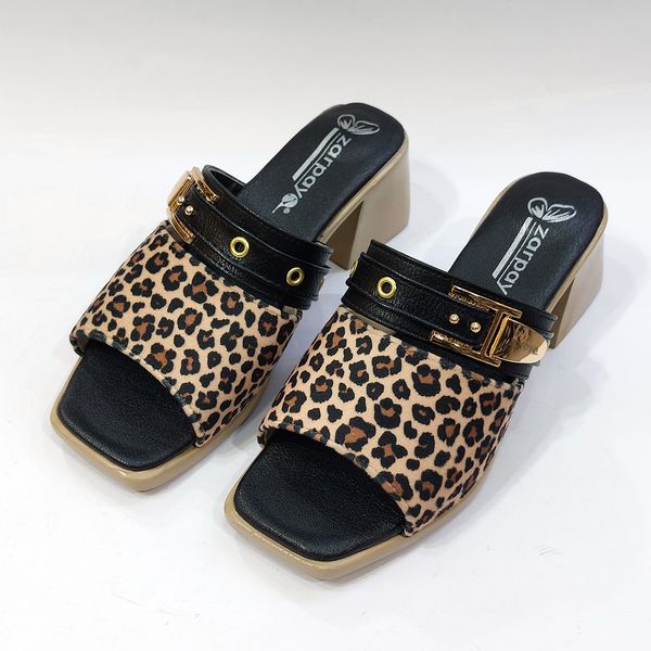 صندل زنانه شیک با کفی طبی