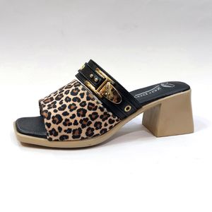 قیمت صندل زنانه شیک با کفی طبی