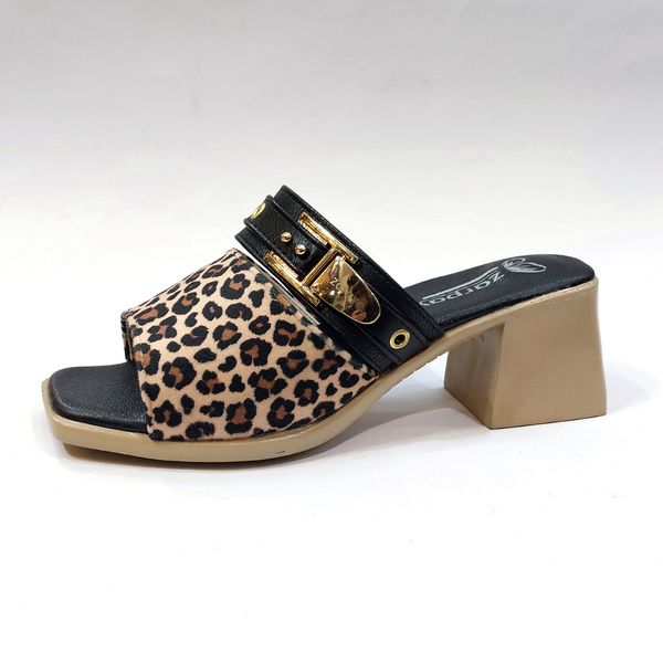 صندل زنانه شیک با کفی طبی